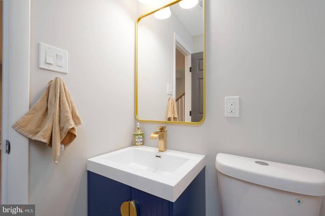 2425 SKYLAND PL SE, Washington, DC 20020