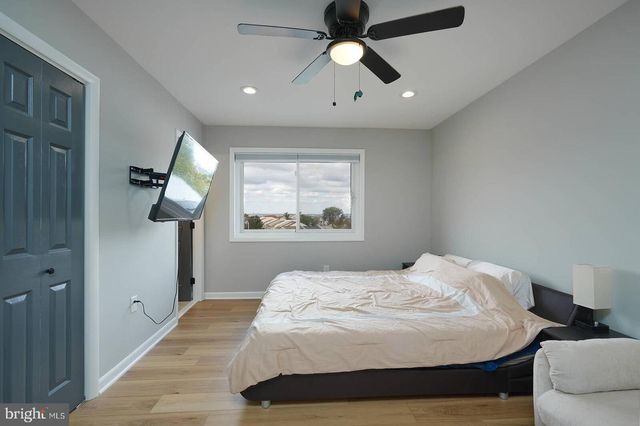2425 SKYLAND PL SE, Washington, DC 20020