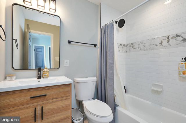 2425 SKYLAND PL SE, Washington, DC 20020