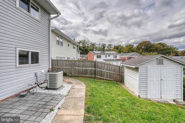 2425 SKYLAND PL SE, Washington, DC 20020