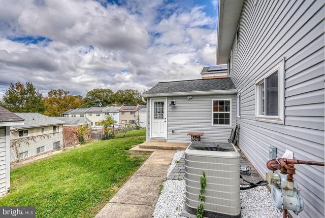 2425 SKYLAND PL SE, Washington, DC 20020
