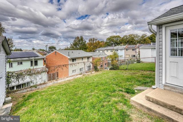 2425 SKYLAND PL SE, Washington, DC 20020