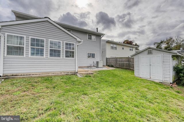 2425 SKYLAND PL SE, Washington, DC 20020