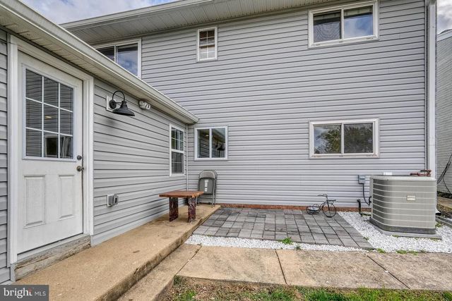 2425 SKYLAND PL SE, Washington, DC 20020