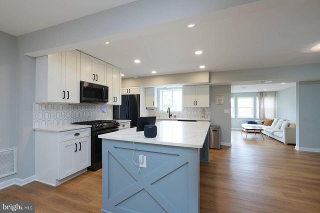 2425 SKYLAND PL SE, Washington, DC 20020