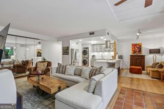 2632 Peachtree Road NW 302B, Atlanta, GA 30305