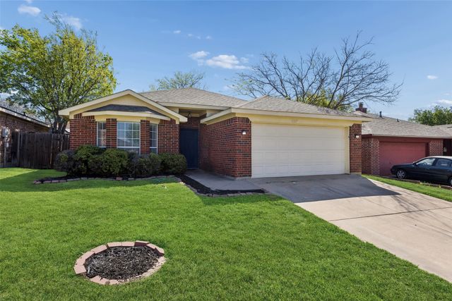 2117 Whispering Wind Street, Fort Worth, TX 76108