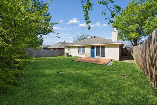 2117 Whispering Wind Street, Fort Worth, TX 76108