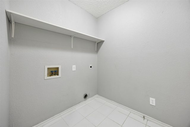 2117 Whispering Wind Street, Fort Worth, TX 76108