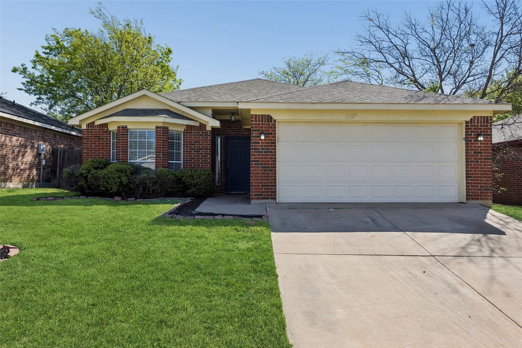 2117 Whispering Wind Street, Fort Worth, TX 76108