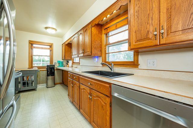 3808 72nd Street, Urbandale, IA 50322