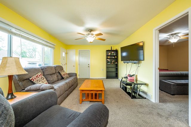 3808 72nd Street, Urbandale, IA 50322