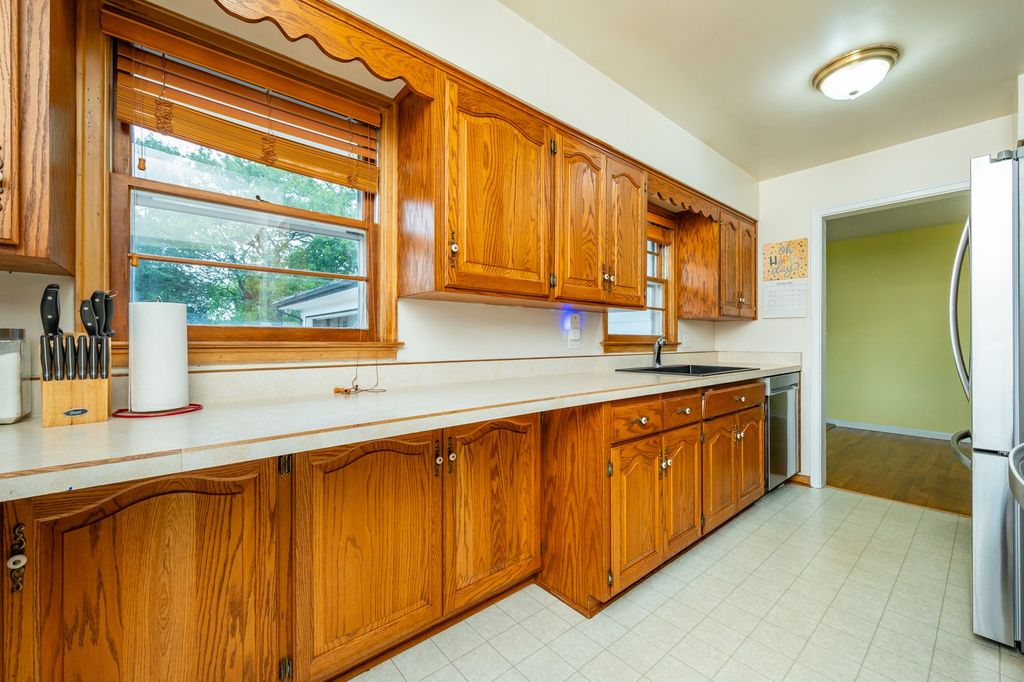 3808 72nd Street, Urbandale, IA 50322