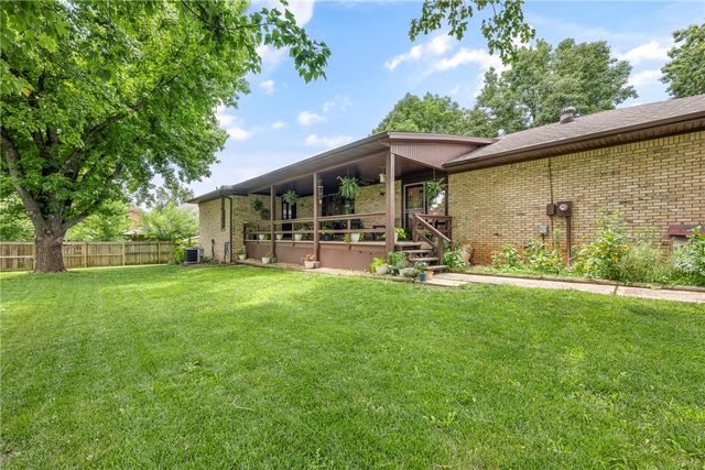 1402 NW K Street, Bentonville, AR 72712