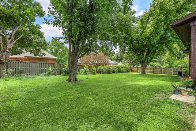 1402 NW K Street, Bentonville, AR 72712