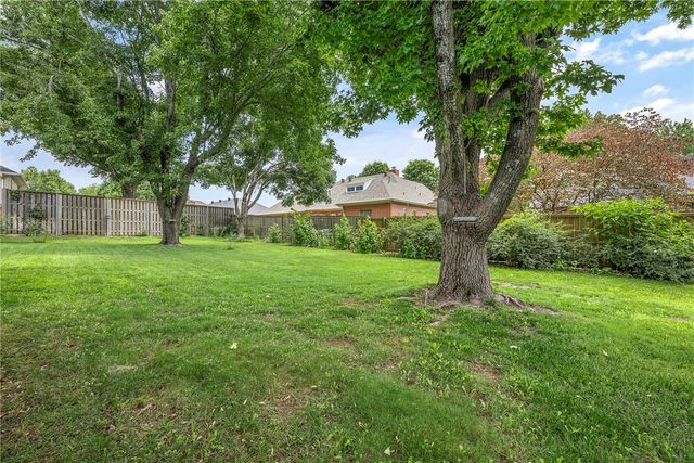 1402 NW K Street, Bentonville, AR 72712