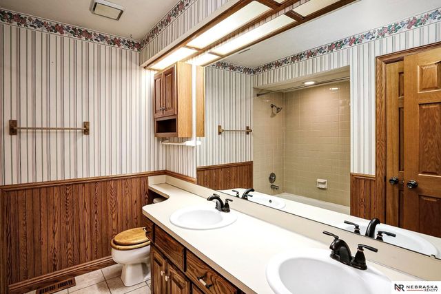 205 N 159 Circle, Omaha, NE 68118