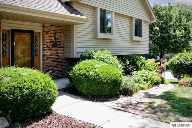 205 N 159 Circle, Omaha, NE 68118