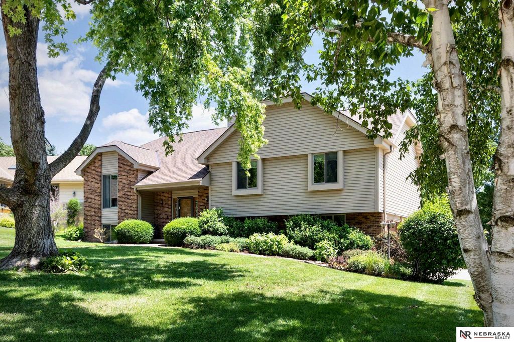 205 N 159 Circle, Omaha, NE 68118