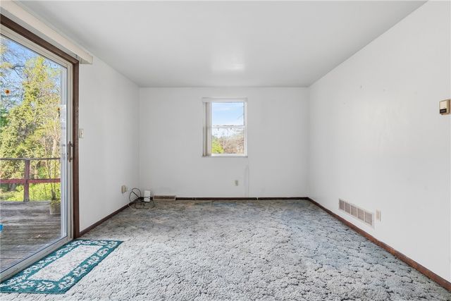 7730 Oak St, Ross Twp, PA 15237