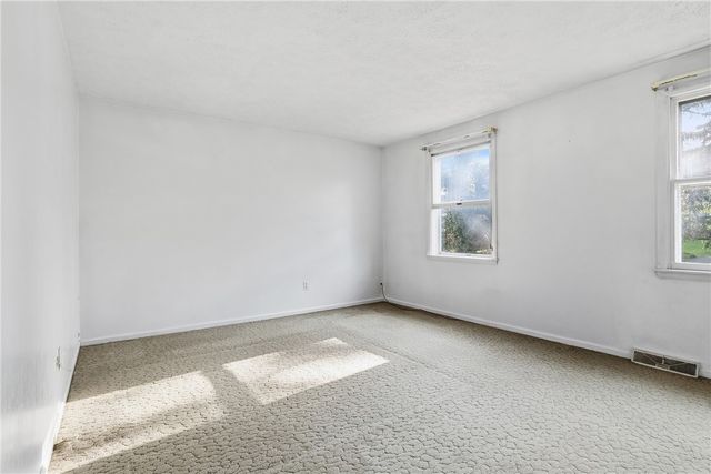 7730 Oak St, Ross Twp, PA 15237