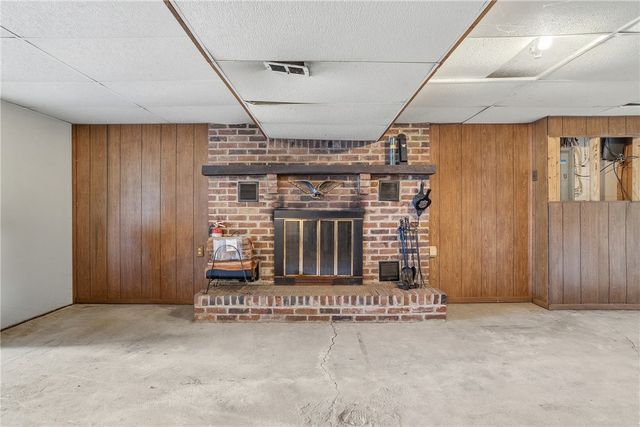 7730 Oak St, Ross Twp, PA 15237