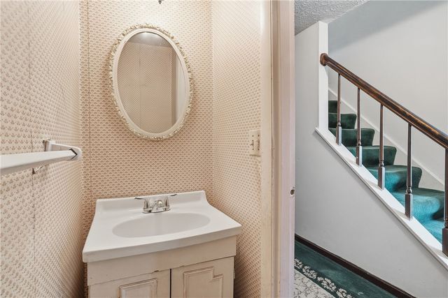 7730 Oak St, Ross Twp, PA 15237