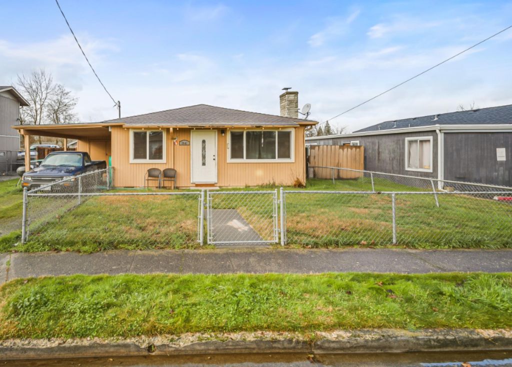 2841 Howard Avenue, Medford, OR 97501