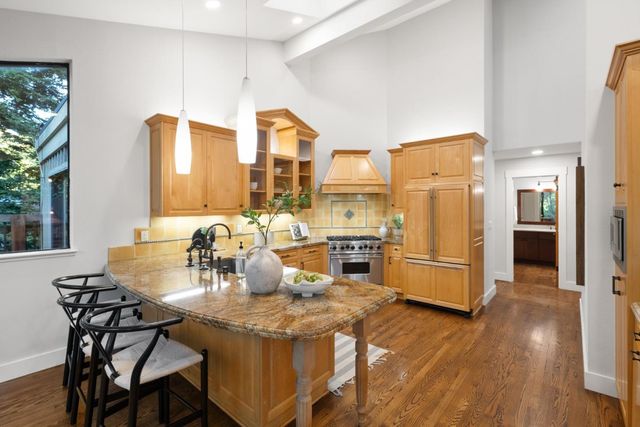 21 Valley Oak Street, Portola Valley, CA 94028