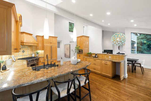 21 Valley Oak Street, Portola Valley, CA 94028