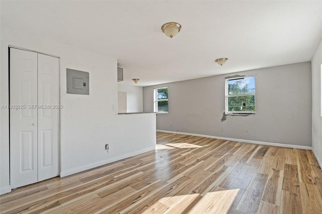 1337 NW 77th St, Miami, FL 33147