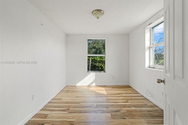 1337 NW 77th St, Miami, FL 33147