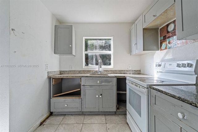 1337 NW 77th St, Miami, FL 33147