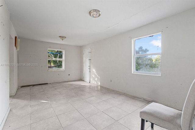 1337 NW 77th St, Miami, FL 33147