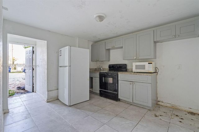 1337 NW 77th St, Miami, FL 33147