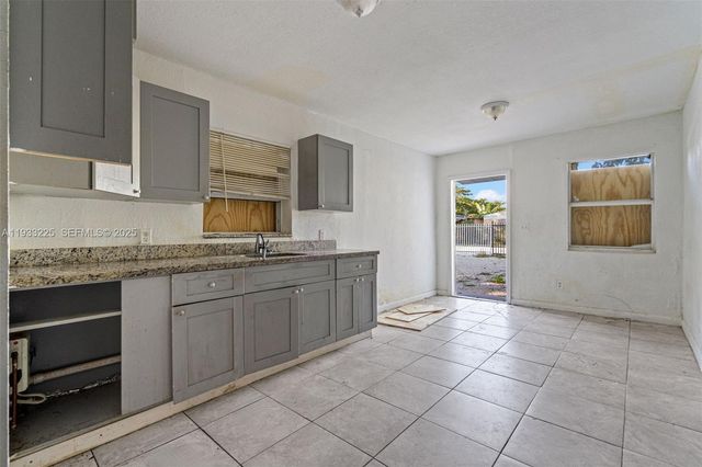 1337 NW 77th St, Miami, FL 33147