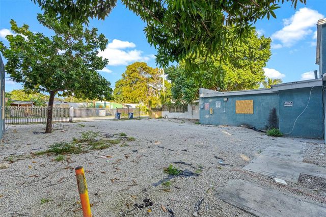 1337 NW 77th St, Miami, FL 33147