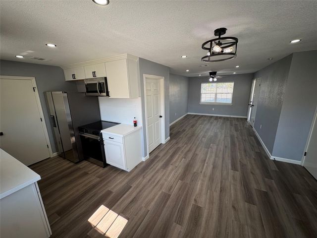 2929 8th Avenue N, Texas City, TX 77590