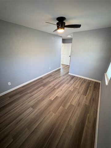 2929 8th Avenue N, Texas City, TX 77590