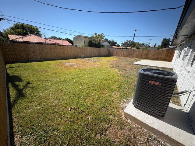 2929 8th Avenue N, Texas City, TX 77590