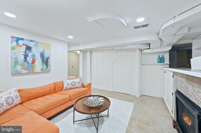 8902 SUDBURY RD, Silver Spring, MD 20901