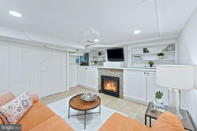 8902 SUDBURY RD, Silver Spring, MD 20901