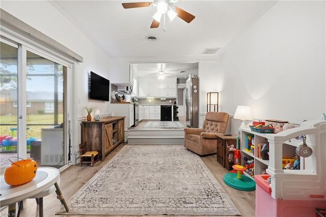 2400 River Oaks DR, Chesapeake, VA 23321