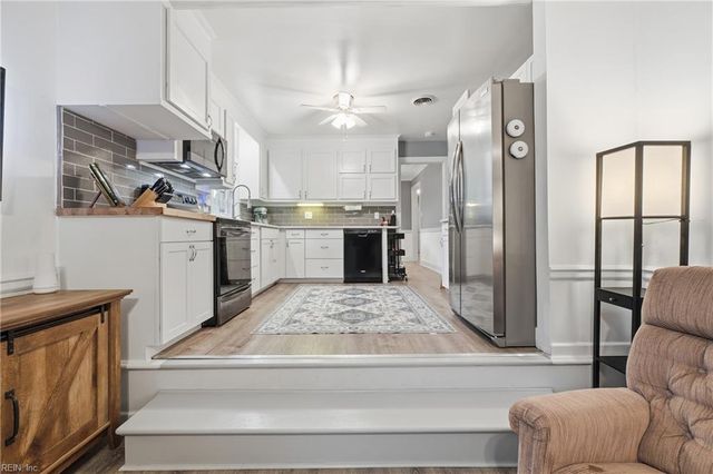 2400 River Oaks DR, Chesapeake, VA 23321