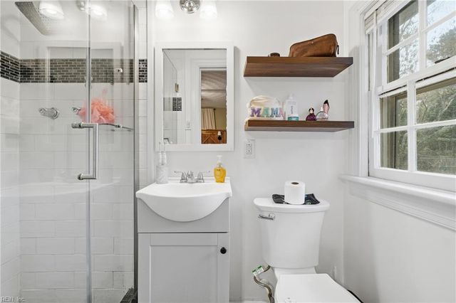 2400 River Oaks DR, Chesapeake, VA 23321