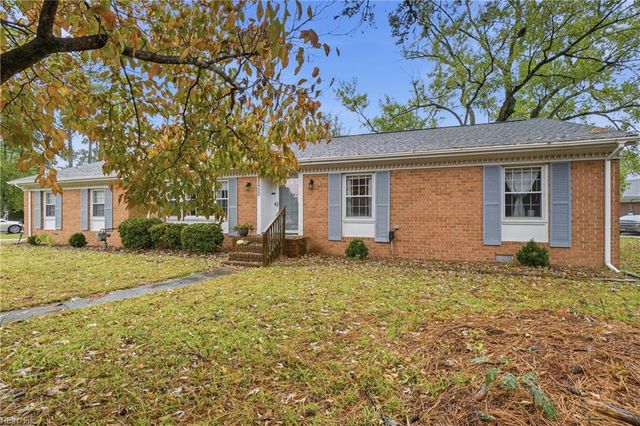 2400 River Oaks DR, Chesapeake, VA 23321