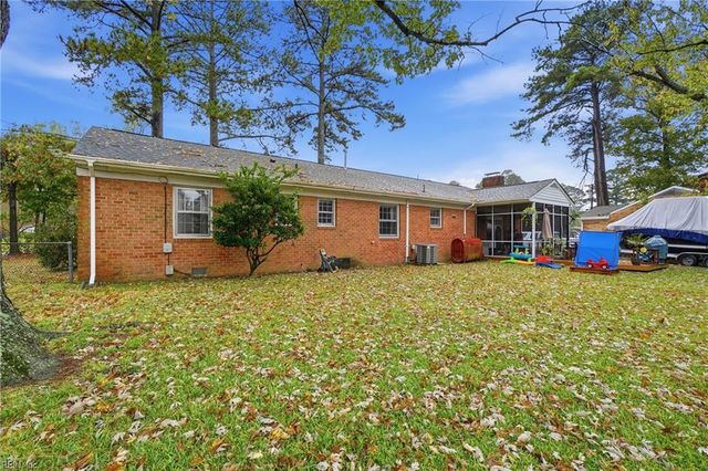 2400 River Oaks DR, Chesapeake, VA 23321