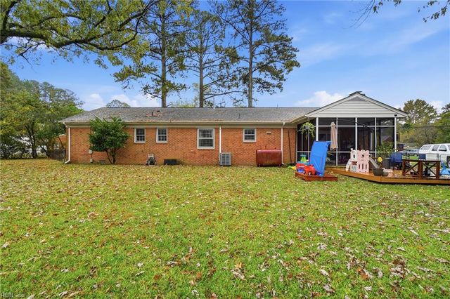 2400 River Oaks DR, Chesapeake, VA 23321