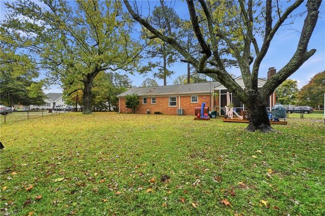 2400 River Oaks DR, Chesapeake, VA 23321