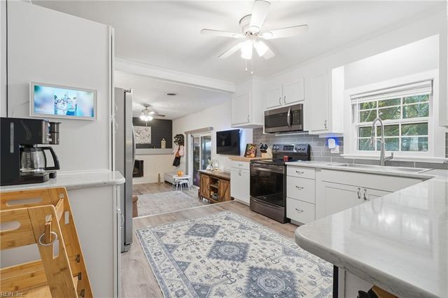 2400 River Oaks DR, Chesapeake, VA 23321